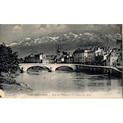 Carte postale ancienne de Grenoble montrant le pont de l'Hôpital sur l'Isère et la chaîne des Alpes
