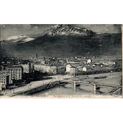 Carte postale ancienne de Grenoble avec vue générale sur la ville et le Moucherotte dans le Vercors