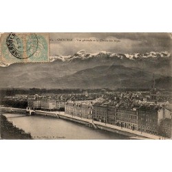 Carte postale ancienne de Grenoble avec vue générale sur la ville et la chaîne des Alpes, voyagée en 1905