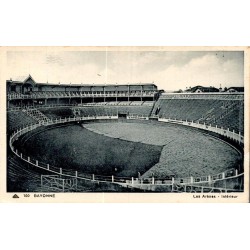 Carte postale ancienne des arènes de Bayonne montrant l'intérieur de l'amphithéâtre.