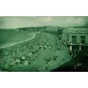 Carte postale ancienne de Biarritz représentant la Grande Plage animée en 1933.