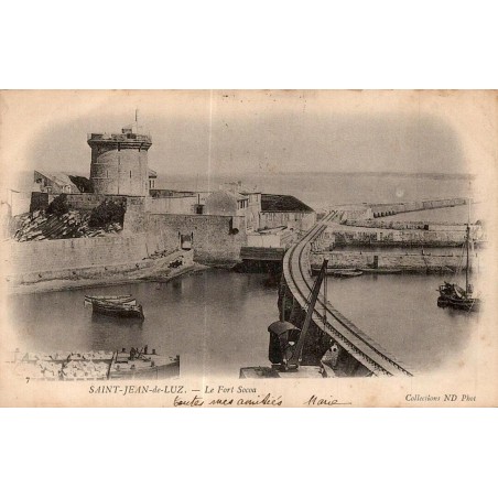 Carte postale ancienne de Saint-Jean-de-Luz montrant le Fort Socoa, le port et la passerelle métallique.