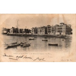 Carte postale ancienne de Saint-Jean-de-Luz montrant la Maison de l'Infante et le port avec des voiliers en 1903.