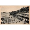 Carte postale ancienne de Biarritz montrant les Bains du Port Vieux et la plage animée en 1932.
