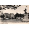 Carte postale ancienne de Bayonne montrant la Place de la Liberté et le monument du cardinal Lavigerie.