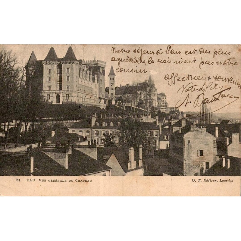 Carte postale ancienne de Pau représentant le Château de Pau dominant la vieille ville en 1904.
