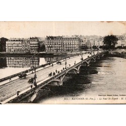 Carte postale ancienne de Bayonne montrant le pont Saint-Esprit et les quais de l'Adour au début du XXᵉ siècle.