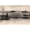 Carte postale ancienne de Bayonne montrant le Réduit, la cathédrale Sainte-Marie, le théâtre et la Place d'Armes.