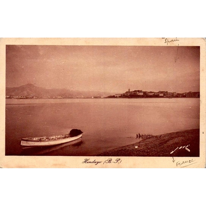Carte postale ancienne d'Hendaye avec vue sur Fontarabie, la baie de Txingudi et le pic de la Haya.