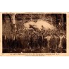 Carte postale ancienne de Saint-Jean-de-Luz représentant le Toro de Fuego lors d'une fête traditionnelle basque.