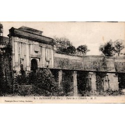 Carte Postale Ancienne Bayonne Porte de la Citadelle Marcel Delboy