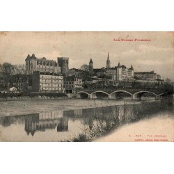 Carte postale ancienne de Pau montrant une vue générale avec le château, le gave et le pont