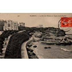 Carte postale ancienne de Biarritz montrant le Port des Pêcheurs et l'église Sainte-Eugénie en 1907.