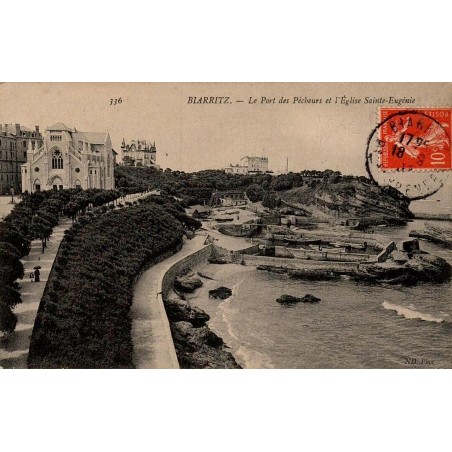 Carte postale ancienne de Biarritz montrant le Port des Pêcheurs et l'église Sainte-Eugénie en 1907.