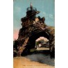 Carte postale ancienne colorisée de Biarritz représentant le Rocher de la Vierge en 1935.