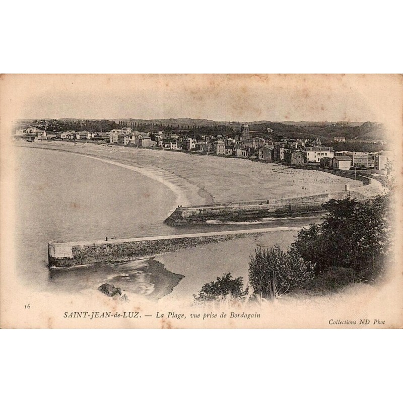 Carte postale ancienne de Saint-Jean-de-Luz montrant la plage et la baie vues depuis Bordagain.