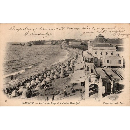 Carte postale ancienne de Biarritz montrant la Grande Plage animée et le Casino Municipal à la Belle Époque.