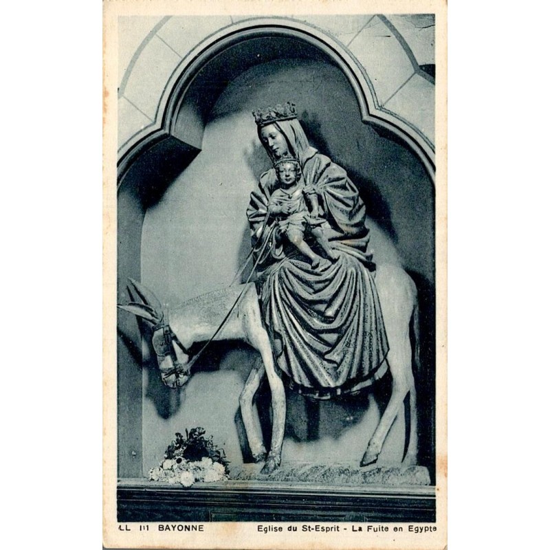Carte postale ancienne représentant la sculpture de la Fuite en Égypte dans l'église du Saint-Esprit à Bayonne.