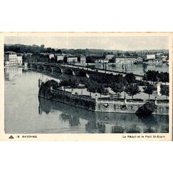 Carte postale ancienne de Bayonne montrant le Réduit et le pont Saint-Esprit sur l'Adour.