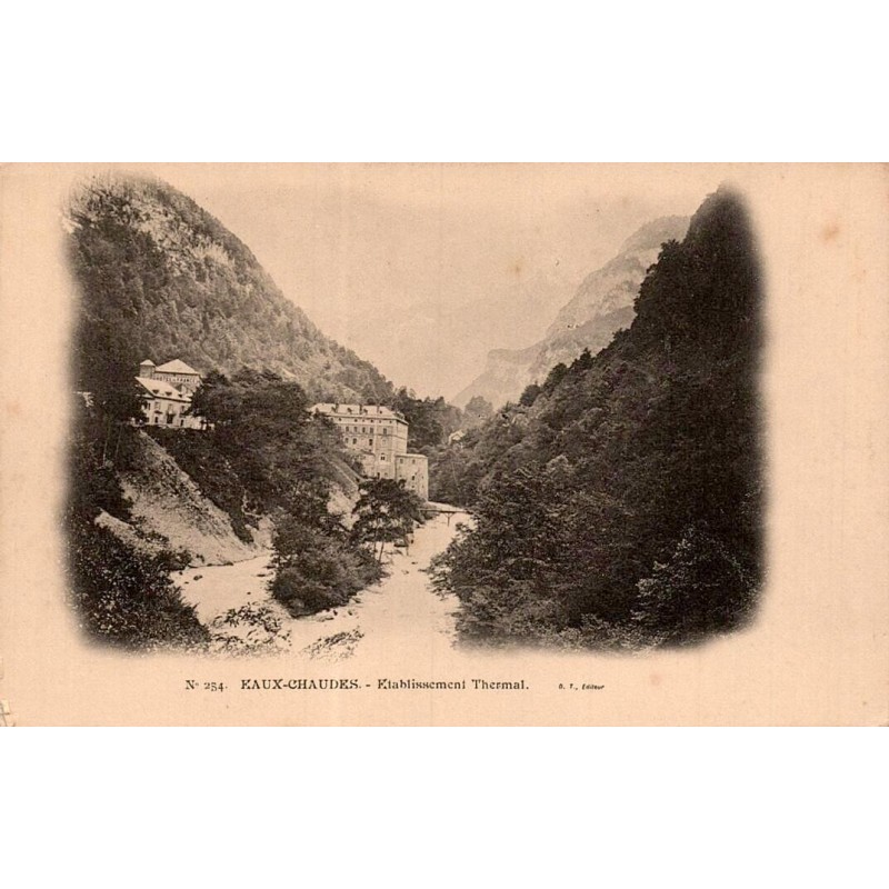 Carte postale ancienne d'Eaux-Chaudes montrant l'établissement thermal dans la vallée d'Ossau.