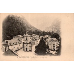 Carte postale ancienne d'Eaux-Chaudes montrant la vue générale de la station thermale dans la vallée d'Ossau.