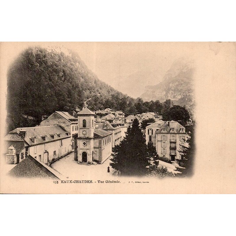 Carte postale ancienne d'Eaux-Chaudes montrant la vue générale de la station thermale dans la vallée d'Ossau.