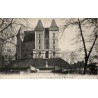 Carte postale ancienne du château de Pau vu depuis la Basse-Plante avec la statue d'Henri IV.