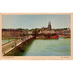 Carte postale ancienne de Bayonne montrant une vue générale sur l'Adour et la cathédrale Sainte-Marie.