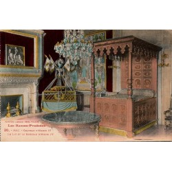 Carte postale ancienne du lit et du berceau d'Henri IV au château de Pau avec mobilier Renaissance.