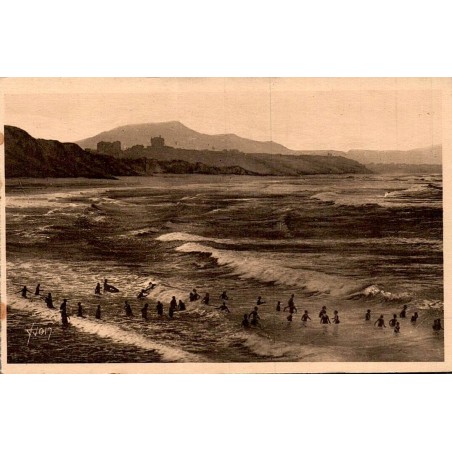 Carte postale ancienne de Biarritz montrant les baigneurs sur la Côte des Basques et le littoral atlantique.