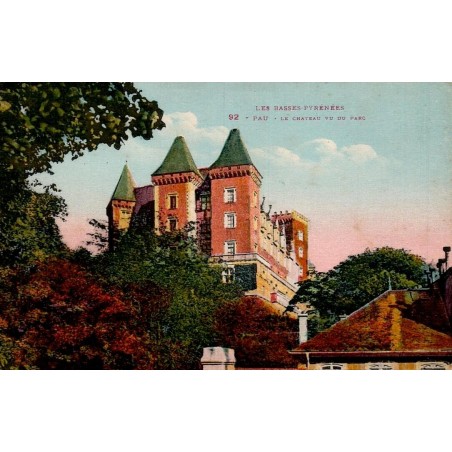 Carte postale ancienne du château de Pau vu depuis le parc avec ses tours et ses jardins.