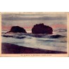 Carte postale ancienne de Biarritz montrant la Côte des Basques au coucher du soleil, voyagée en 1935.