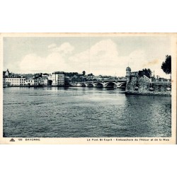 Carte postale ancienne de Bayonne montrant le Pont Saint-Esprit à l'embouchure de l'Adour et de la Nive.