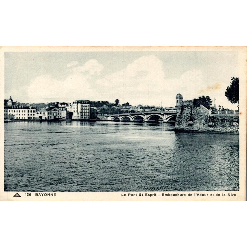 Carte postale ancienne de Bayonne montrant le Pont Saint-Esprit à l'embouchure de l'Adour et de la Nive.