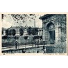 Carte postale ancienne de Bayonne montrant la Porte d’Espagne avec la cathédrale Sainte-Marie en arrière-plan.