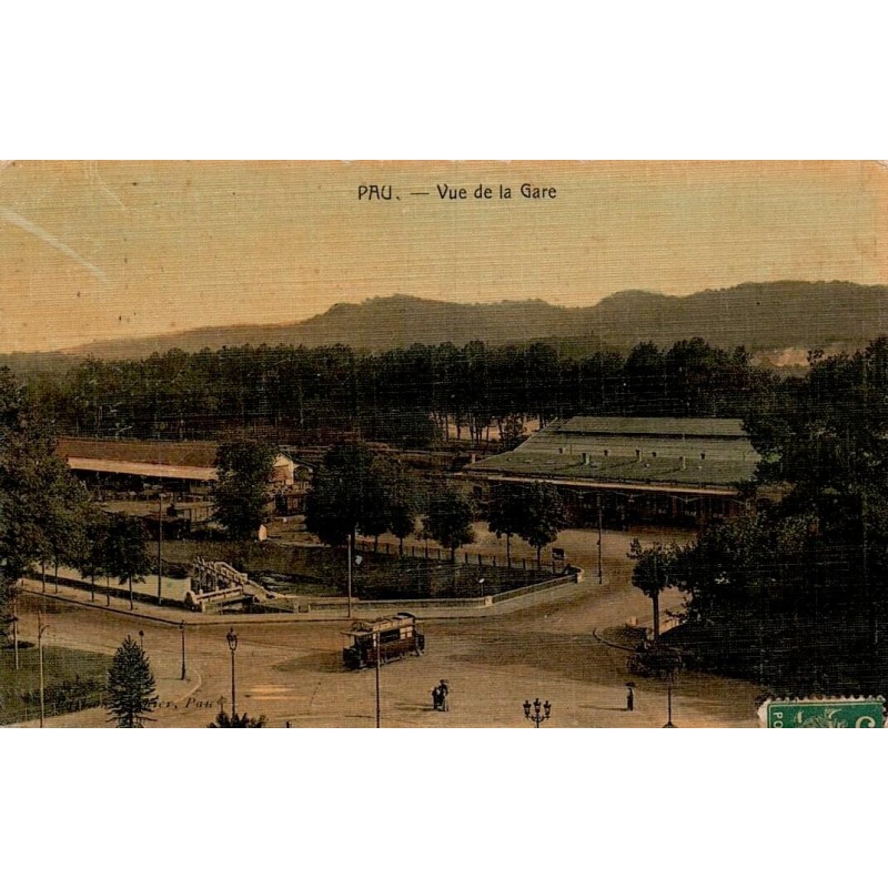 Carte postale ancienne de Pau montrant la gare, un tramway et les Pyrénées en arrière-plan, carte voyagée en 1908.