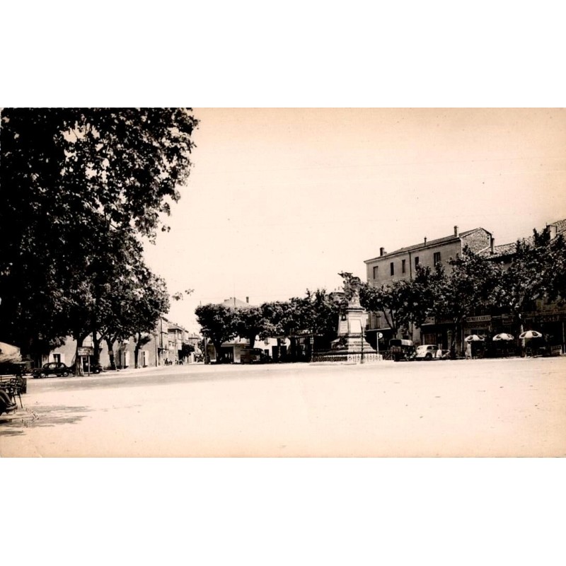 1466 - BAGNOLS SUR CEZE (Gard) - La place Jean Jaurès