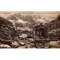 Carte postale ancienne du lac d'Estom près de Cauterets avec la statue de la Vierge et les sommets des Pyrénées.