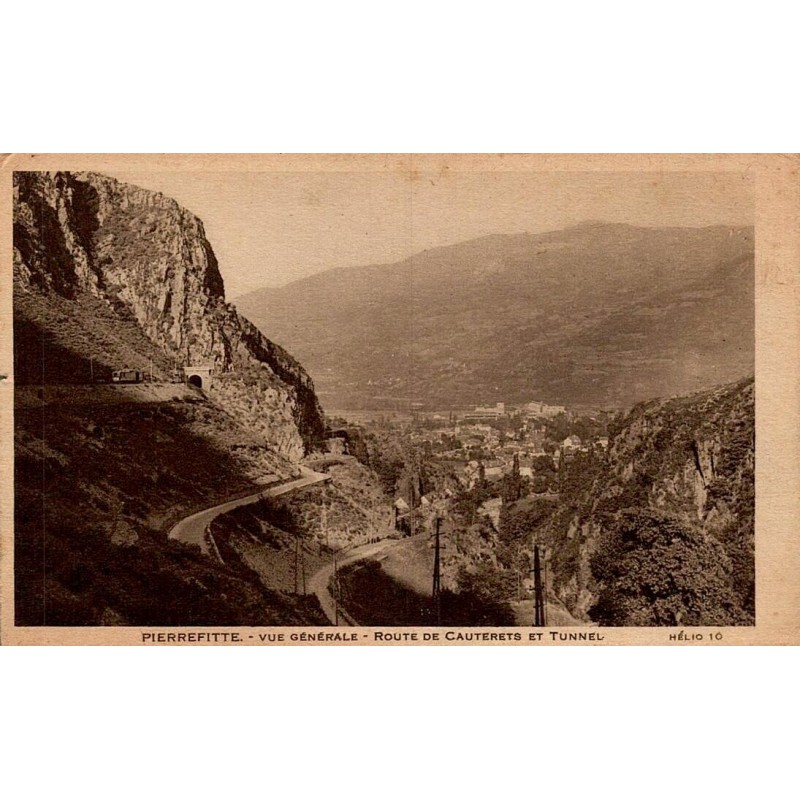 Carte postale ancienne de Pierrefitte montrant la route de Cauterets, le tunnel et la vallée des Hautes-Pyrénées.