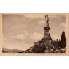 Carte postale ancienne de Bagnères-de-Bigorre montrant la statue de la Vierge au sommet du Bédat.