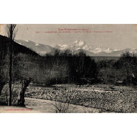 Carte postale ancienne de Labarthe-de-Neste avec la Neste et le Pic du Midi enneigé en arrière-plan.