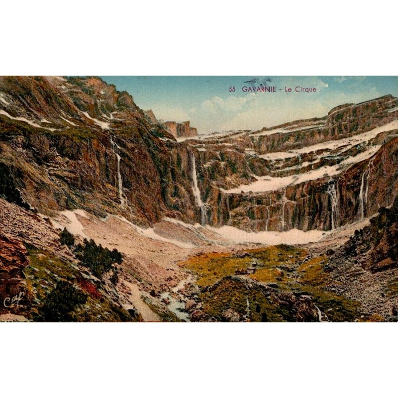 Carte postale ancienne colorisée du Cirque de Gavarnie avec ses falaises et cascades dans les Hautes-Pyrénées.