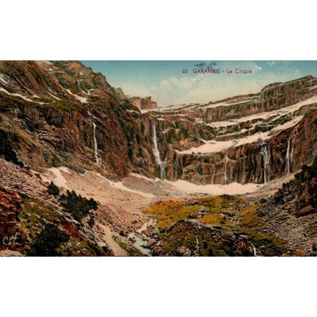 Carte postale ancienne colorisée du Cirque de Gavarnie avec ses falaises et cascades dans les Hautes-Pyrénées.