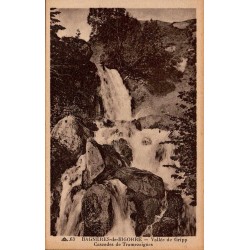 Carte postale ancienne des cascades de Tramezaïgues dans la vallée de Gripp près de Bagnères-de-Bigorre.