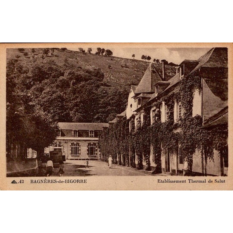 Carte postale ancienne de l'établissement thermal de Salut à Bagnères-de-Bigorre dans les Hautes-Pyrénées.