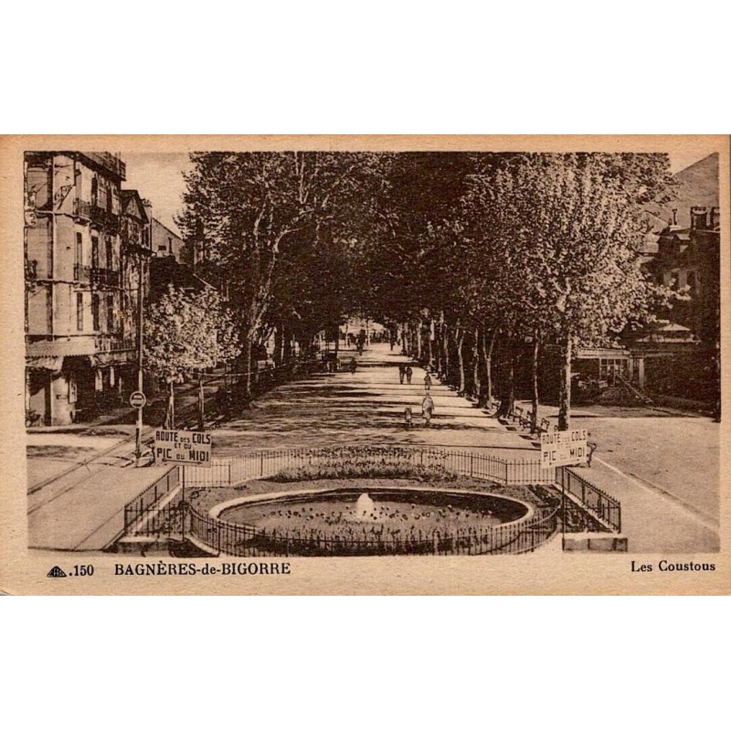 Carte postale ancienne des Coustous à Bagnères-de-Bigorre avec promenade arborée et bassin central.