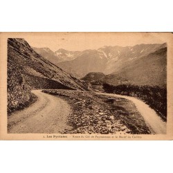 Carte postale ancienne montrant la route du col de Puymorens et le massif du Carlitte dans les Pyrénées.