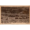 Carte postale ancienne de Bagnères-de-Bigorre montrant une vue générale panoramique de la ville.