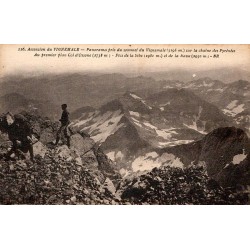 Carte postale ancienne du cirque de Gavarnie avec la Grande Cascade dans les Hautes-Pyrénées.