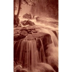 Carte postale ancienne de la Cascade du Pas-de-l’Ours à Cauterets dans les Hautes-Pyrénées.
